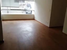 VENDO LINDO DEPARTAMENTO EN PRIMER PISO CON COCHERA