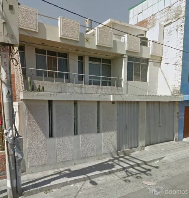 VENTA DE CASA EN JOSELUIS BUSTAMANTE Y RIVERO — foto 1