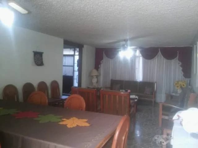 VENTA DE CASA EN JOSELUIS BUSTAMANTE Y RIVERO — foto 3