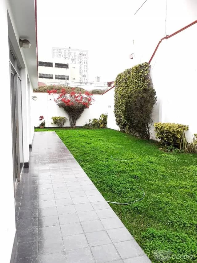 VENTA DE HERMOSA CASA DE 4 DORMITORIOS Y PISCINA — foto 1