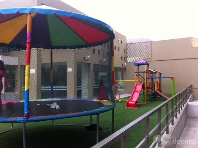 ACOGEDOR, CON AREAS COMUNES, A UNA CDRA. DE EMBAJADA — foto 1