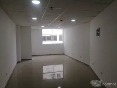 ALQUILER DE LOCAL TIPO OFICINA O CONSULTORIO EN EDIFICIO NUEVO DE ESTRENO