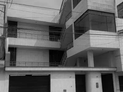 VENTA DE CASA 4 PISOS EN COMAS / RETABLO