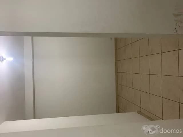 Se alquila primer piso con cochera y minidepartamento — foto 1