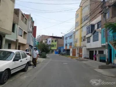 Departamento en Primer Piso con Cochera y Jardín - Santa Anita