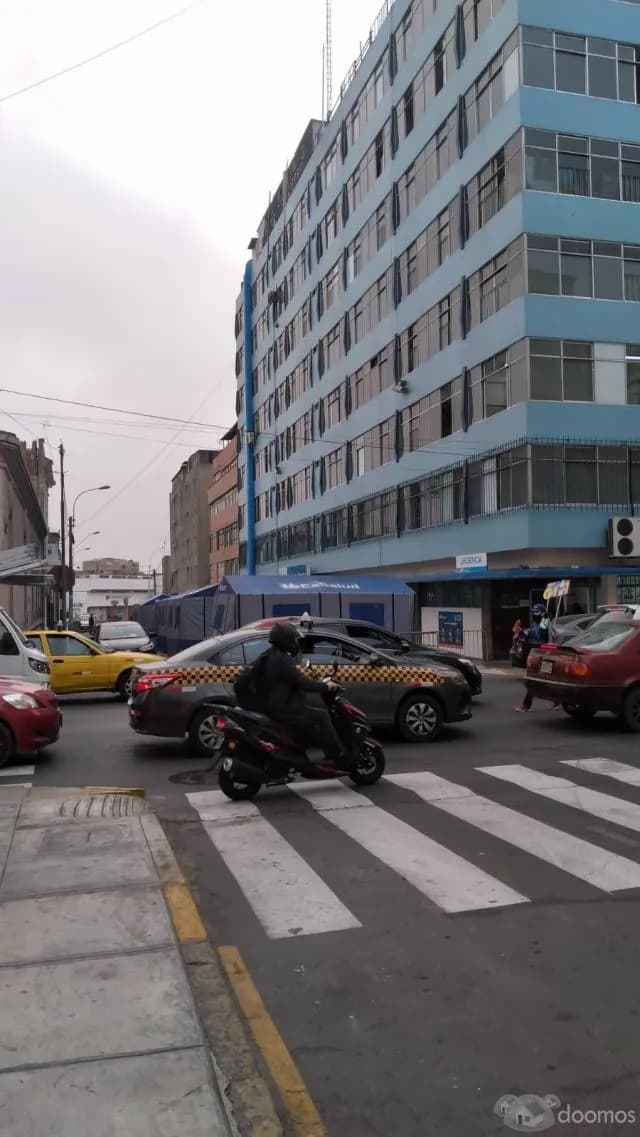 Local comercial al costado del Es Salud — foto 3