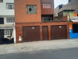 VENTA CASA EN PLENA AVENIDA MALECON CHECCA