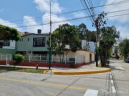 OCASIÓN, LINDA CASA EN SURCO. ZONA RESIDENCIAL