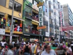 ALQUILO TIENDA EN C.C. EL REY DE GAMARRA