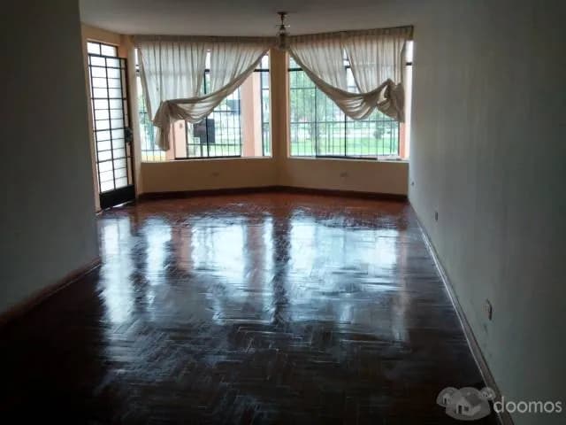 ALQUILER DE AMPLIA CASA — foto 1