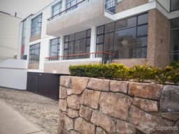 Se alquila amplio y acogedor departamento en barrio residencial de San Isidro