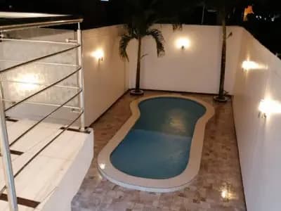 En venta casa con piscina