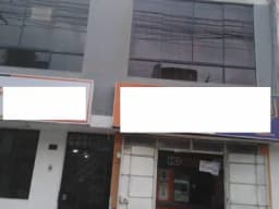 Vendo Casa de 2 pisos y 2 locales comerciales en plena Avenida