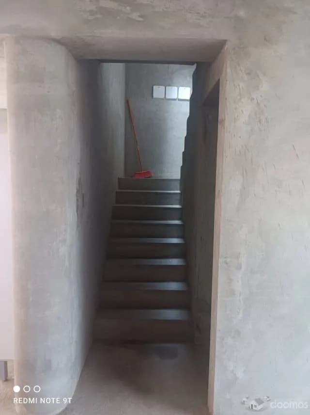 Casa Recién Construida De Dos Pisos Cerca A Parque Con Estructuras Para 3 Pisos. — foto 6