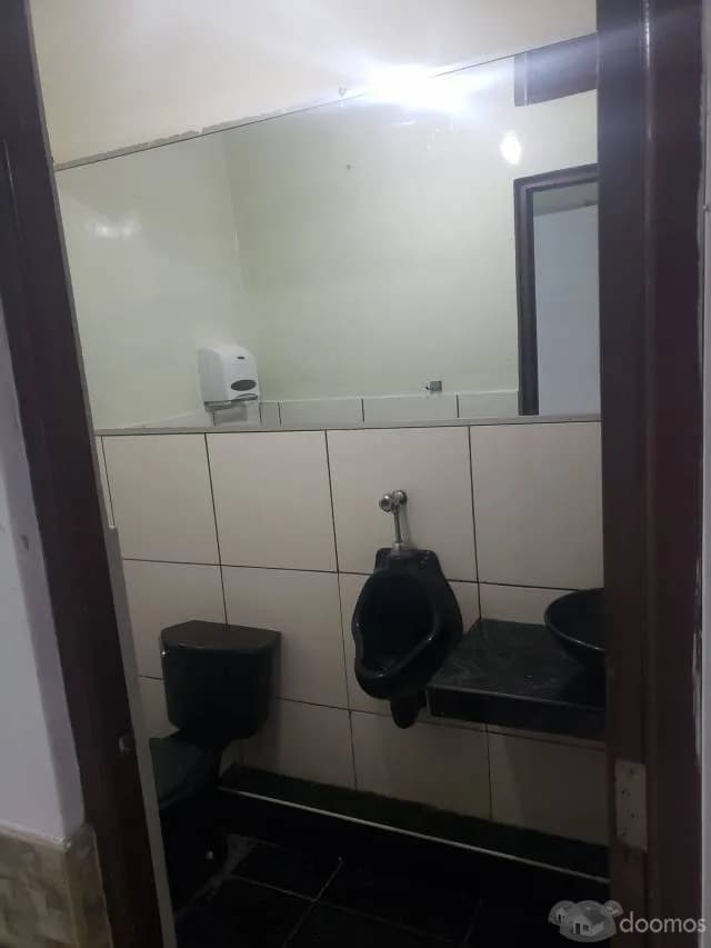 ALQUILER DE LOCAL COMERCIAL BIEN UBICADO. — foto 5