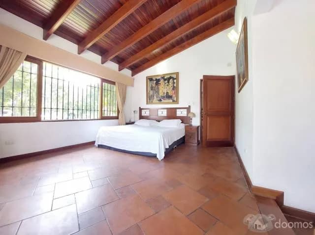 Casa con piscina, terraza, 4 dorm, 7 baños, vista al parque — foto 7