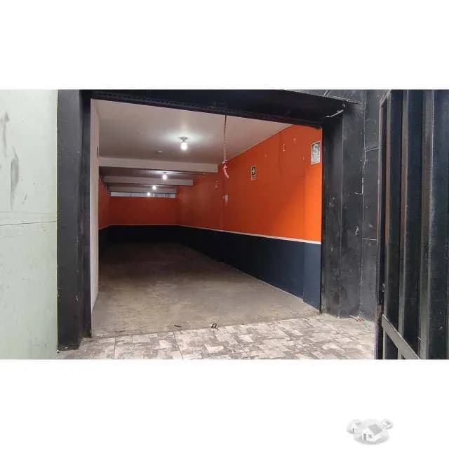 SE ALQUILA LOCAL COMERCIAL 1ER PISO (211 M2). NEGOCIABLE — foto 1