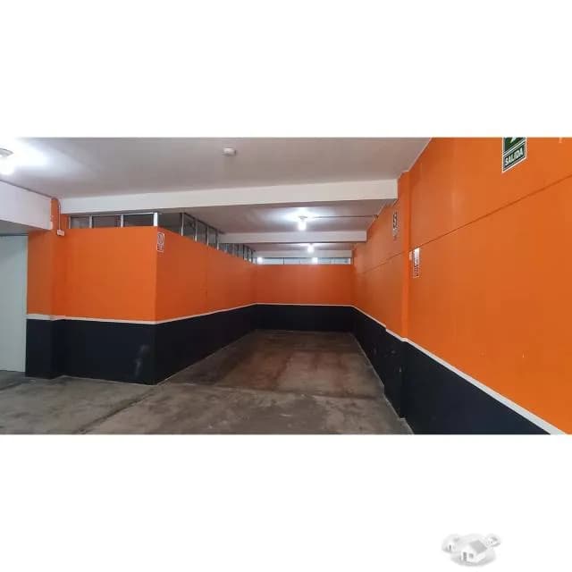 SE ALQUILA LOCAL COMERCIAL 1ER PISO (211 M2). NEGOCIABLE — foto 2