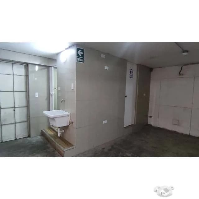 SE ALQUILA LOCAL COMERCIAL 1ER PISO (211 M2). NEGOCIABLE — foto 4