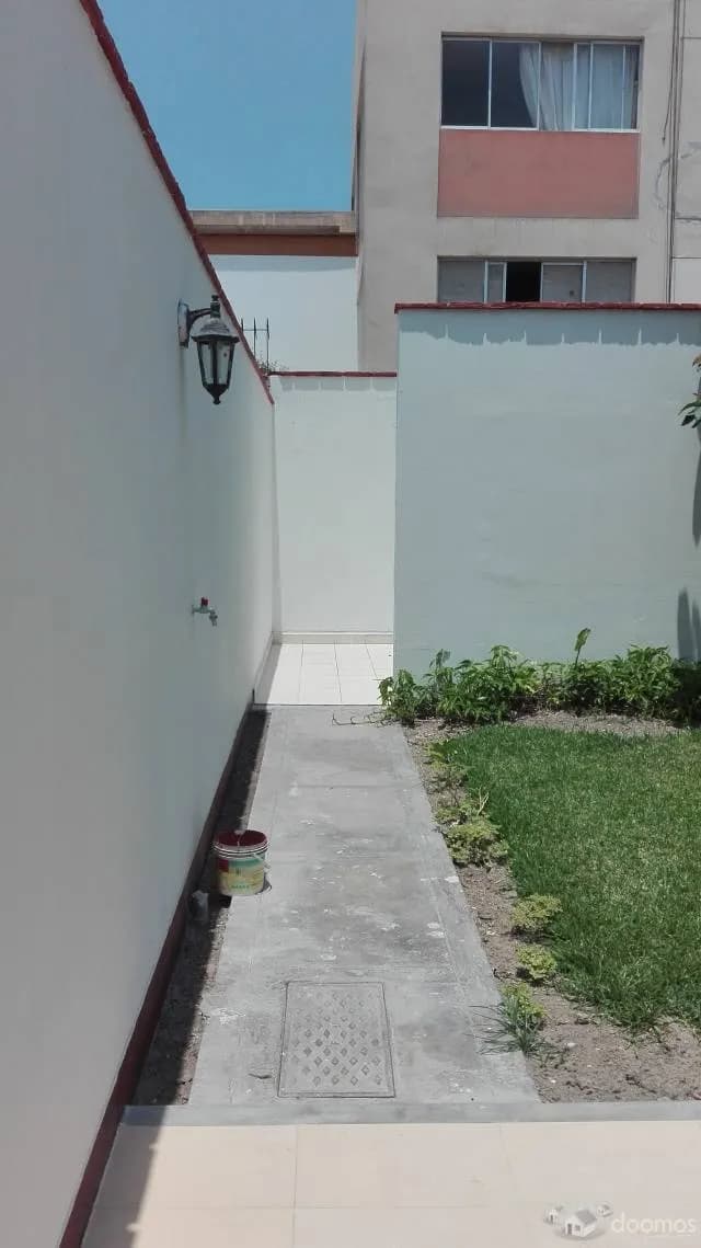 VENDO CASA 2 PLANTAS EN MIRAFLORES, URB. BENAVIDES — foto 8