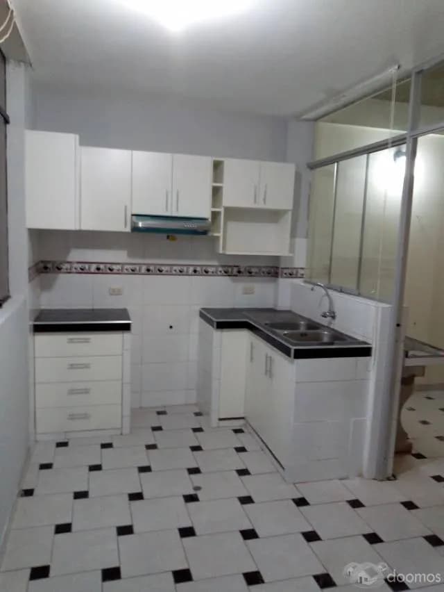 ALQUILO CASA DE 2 PISOS — foto 3