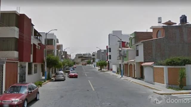 YANAHUARA CERCA COLEGIO LORD BYRON VENDEMOS CASA — foto 1