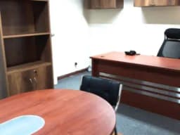 ALQUILER OFICINA AMOBLADA EN CENTRO EMPRESARIAL MIRAFLORES