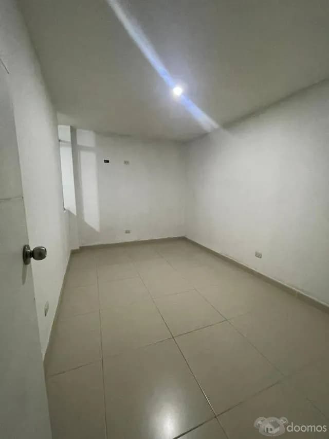 ALQUILER DE LOCAL COMERCIAL AVENIDA DOMINICOS 2DO PISO — foto 4