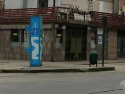 Se alquila local comercial en la avenida Aviación