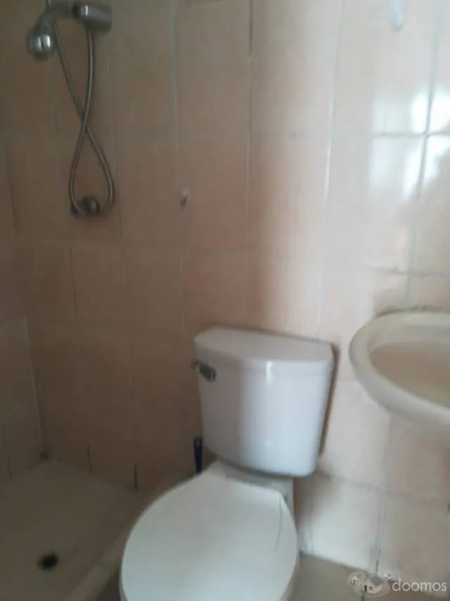 ALQUILO CUARTO INDEPENDIENTE CON baño — foto 2