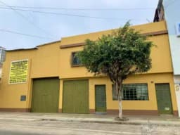SE VENDE OPORTUNIDAD DE NEGOCIO! PLAYA DE ESTACIONAMIENTO MAS VIVIENDA (2 DEPARTAMENTOS ENTRADA INDEPENDIENTE)
