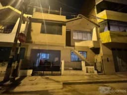 Departamento con 4 cuartos, baño, Patio y Amplia Sala
