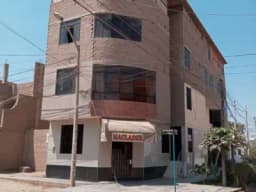 Se vende casa 4 de pisos, compartida en departamentos