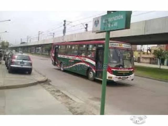 CASA DE 3 PLANTAS COMO LOCAL COMERCIAL — foto 1