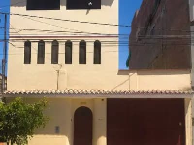 VENTA DE OCASION: CASA AMPLIA 2 PISOS (A 3 MIN. DEL CENTRO DE TACNA)