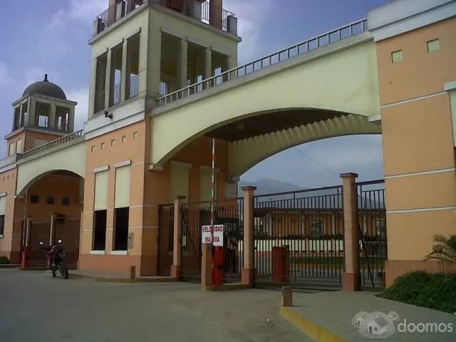 VENTA DE CASA DUPLEX EN CONDOMINIO CON PISCINA — foto 1