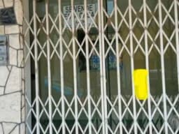 VENDO CASA DE 04 PISOS CON LOCAL PARA NEGOCIO EN EL 1ER PISO CON PUERTA A LA AVENIDA PRINCIPAL