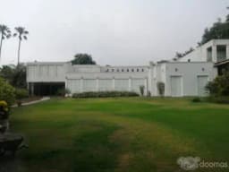 Surco  en venta  casa  en Circunvalación. El Golf o como terreno de 7,333 m2 con 1,850 m2 construidos, con 7  dormitorios