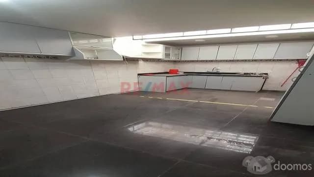 Amplio Local Comercial Puerta Calle De 3 Pisos — foto 4