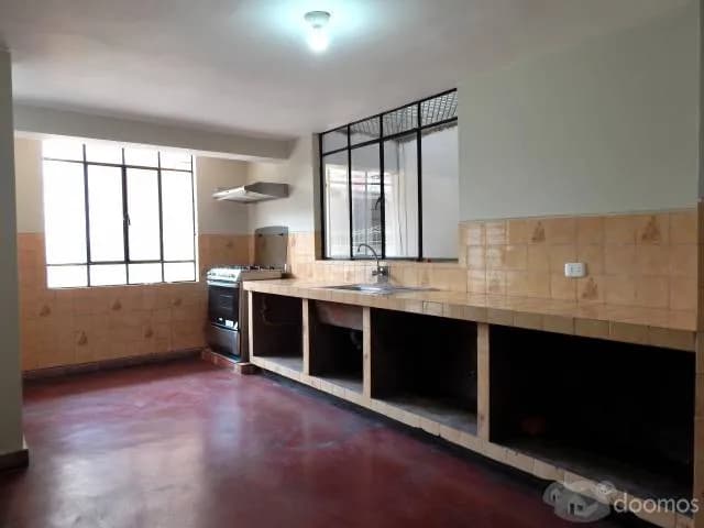 VENTA DE CASA CON LOCAL COMERCIAL — foto 1
