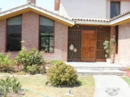 VENDO HERMOSA CASA CON TERRENO DE 1000 METROS
