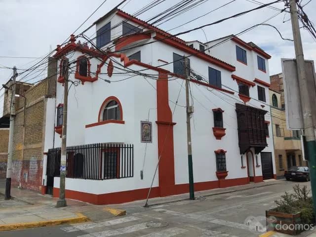 Amplia, elegante e imponente casa de 04 pisos totalmente remodelada — foto 1