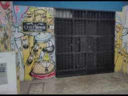 Se Alquila Local Comercial con estacionamiento.
