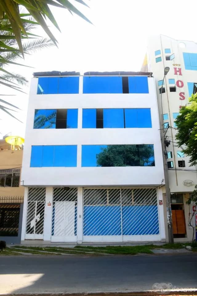 ¡Increíble Edificio Comercial de 4 Pisos en una Ubicación Estratégica! — foto 1