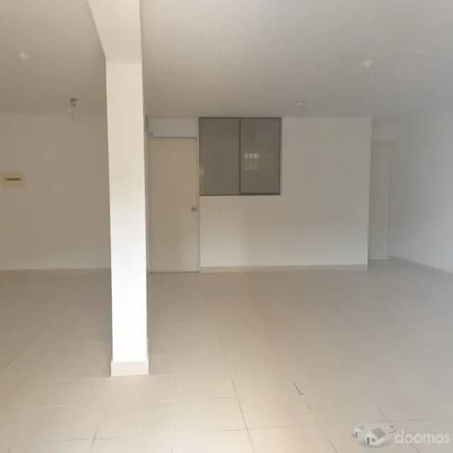 ¡¡AMPLIO LOCAL EN VENTA !! — foto 2
