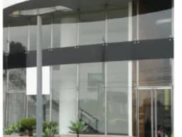 VENDO 2 LOCALES COMERCIALES en edificio corporativo A1 en Santiago de Surco