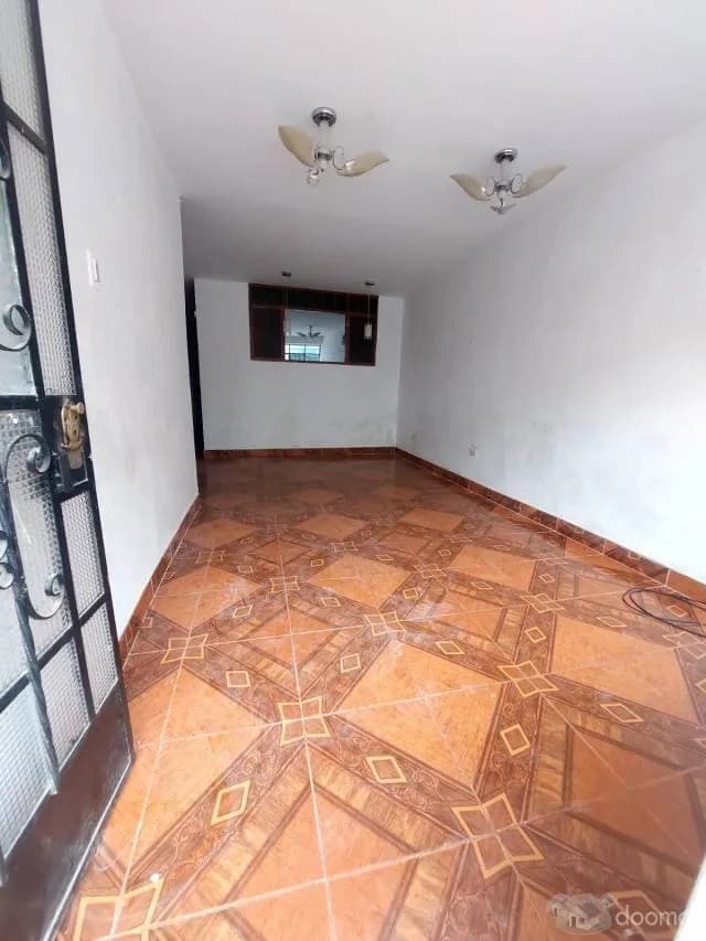 En Venta Casa 3 pisos en Venga - Mi Perú Ventanilla — foto 2