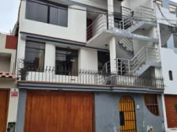 ALQUILO DEPARTAMENTO EN TERCER PISO DE 55M2 - CERCADO DE LIMA