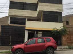 INMUEBLE INCLUYE 4 DEPARTAMENTOS Y CASA