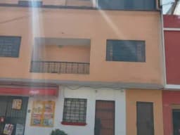 DEPARTAMENTO EN SAN MARTIN DE PORRES SEGUNDO PISO COMPLETO, TERCER PISO INCOMPLETO, CUARTO PISO Y AIRES EN PROYECTO